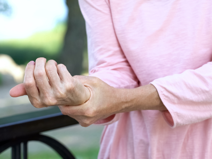 ¿Qué es la artritis reumatoidea y a quienes afecta­?