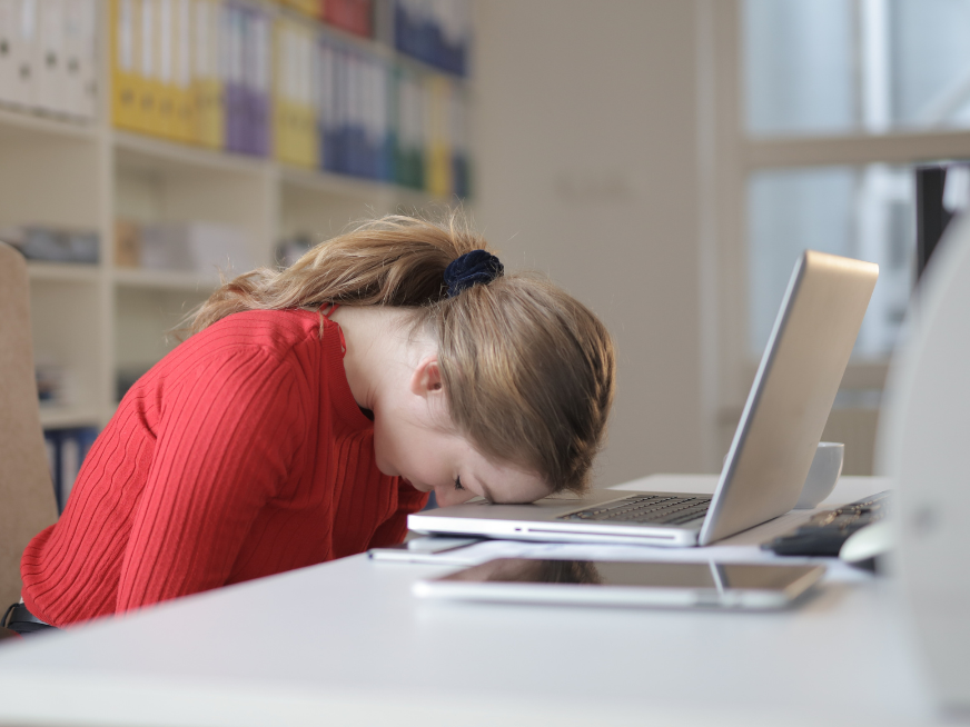 Ansiedad y burnout laboral: señales de alerta y cómo actuar